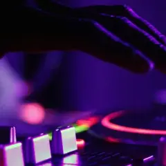 Jakie PKD dla DJ wybrać w 2025? Kompletny poradnik dla muzyków