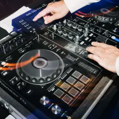 DJ czy orkiestra na wesele - wszystko co musisz wiedzieć przed wyborem