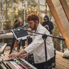 Prawdziwy wiek DJ Krisa: poznaj legendę polskiej sceny klubowej