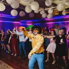 Ile bierze DJ za imprezę? Zaskakujące koszty, które musisz znać
