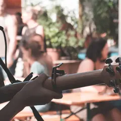  Jak nastroić gitarę w domu - porady dla początkujących i zaawansowanych