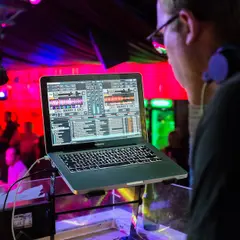 Mikser DJ-ski analogowy czy cyfrowy - co wybrać?