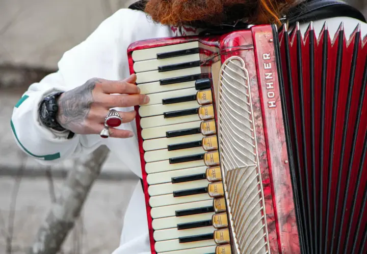 Akordeon - popularny instrument, który warto poznać