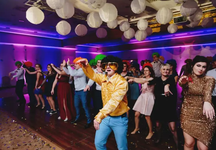 Ile bierze DJ za imprezę? Zaskakujące koszty, które musisz znać