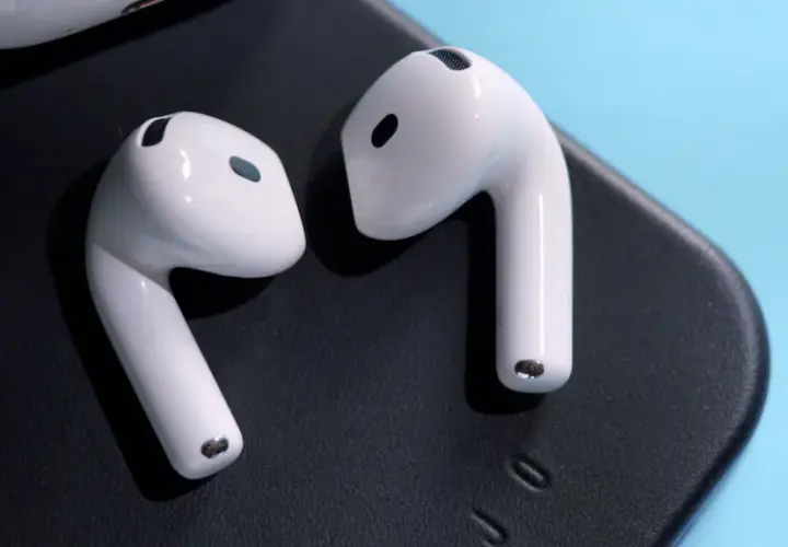 Jak odróżnić AirPods 1 od 2 - kluczowe różnice, które musisz znać
