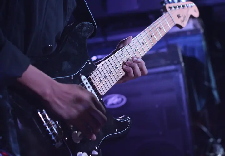  4 akordowa gitara dla początkujących! Gramy sto lat - kurs i nuty na gitarze krok po kroku