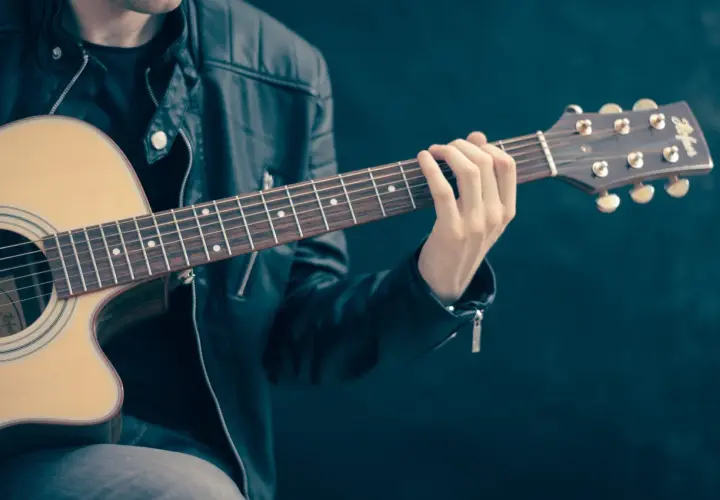 Jak rozciągać palce do gry na gitarze, aby uniknąć kontuzji i poprawić elastyczność