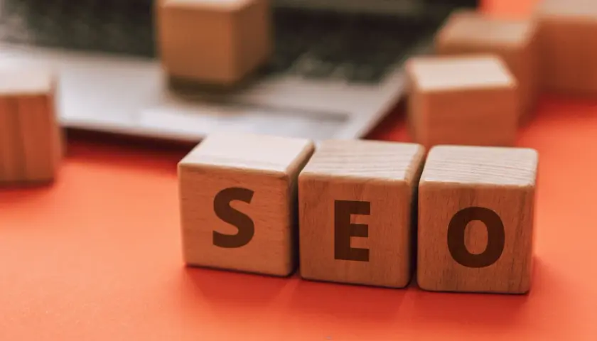 SEO: Skrót od 'Szukam Eksperckich Odpowiedzi'.