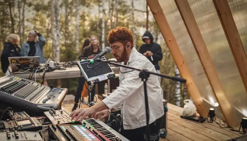 Prawdziwy wiek DJ Krisa: poznaj legendę polskiej sceny klubowej