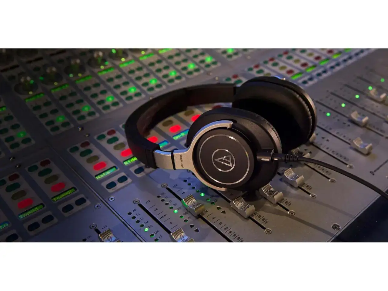 Zdjęcie  Audio Technica M70x - Recenzja najlepszych słuchawek studyjnych z zamkniętą konstrukcją